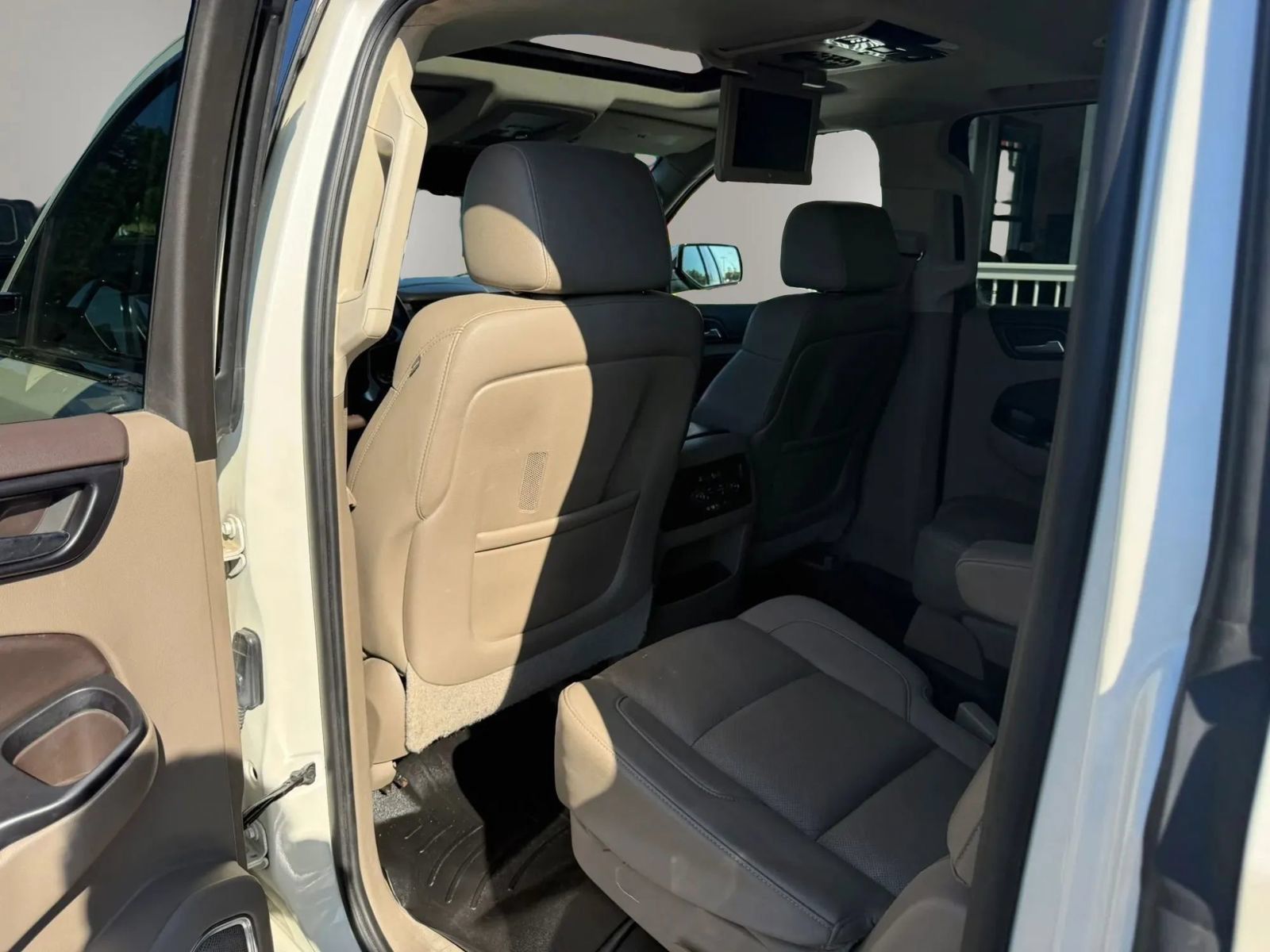 Used 2015 Chevrolet Suburban LTZ AWD/4WD image 36
