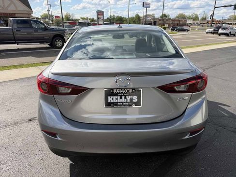 Used 2016 MAZDA MAZDA3 i Touring w/ Popular Equipment Package FWD image 4