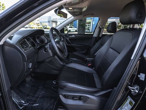 Used 2020 Volkswagen Tiguan SE AWD/4WD image 18