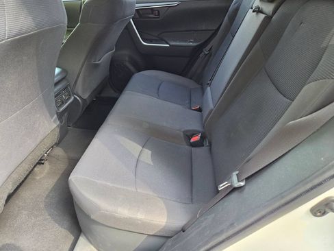 Used 2019 Toyota RAV4 LE w/ Carpet Mat Package AWD/4WD image 8