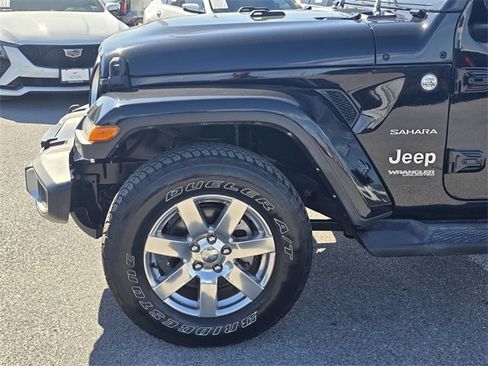 Used 2022 Jeep Wrangler Unlimited Sahara w/ Safety Group image 9