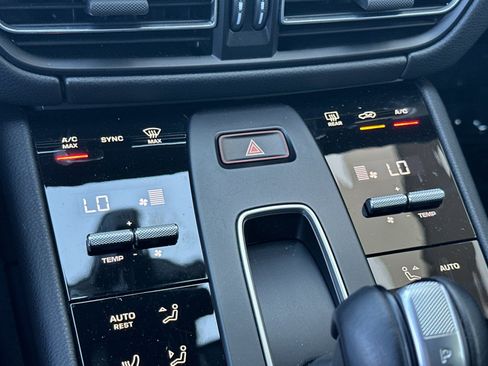 Certified 2026 Porsche Macan AWD/4WD image 21