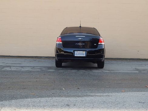 Used 2010 Ford Focus SE image 4