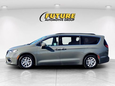 Used 2022 Chrysler Pacifica Touring-L w/ Uconnect Theater Family Group image 9