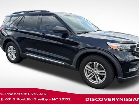 Used 2020 Ford Explorer XLT RWD image 2