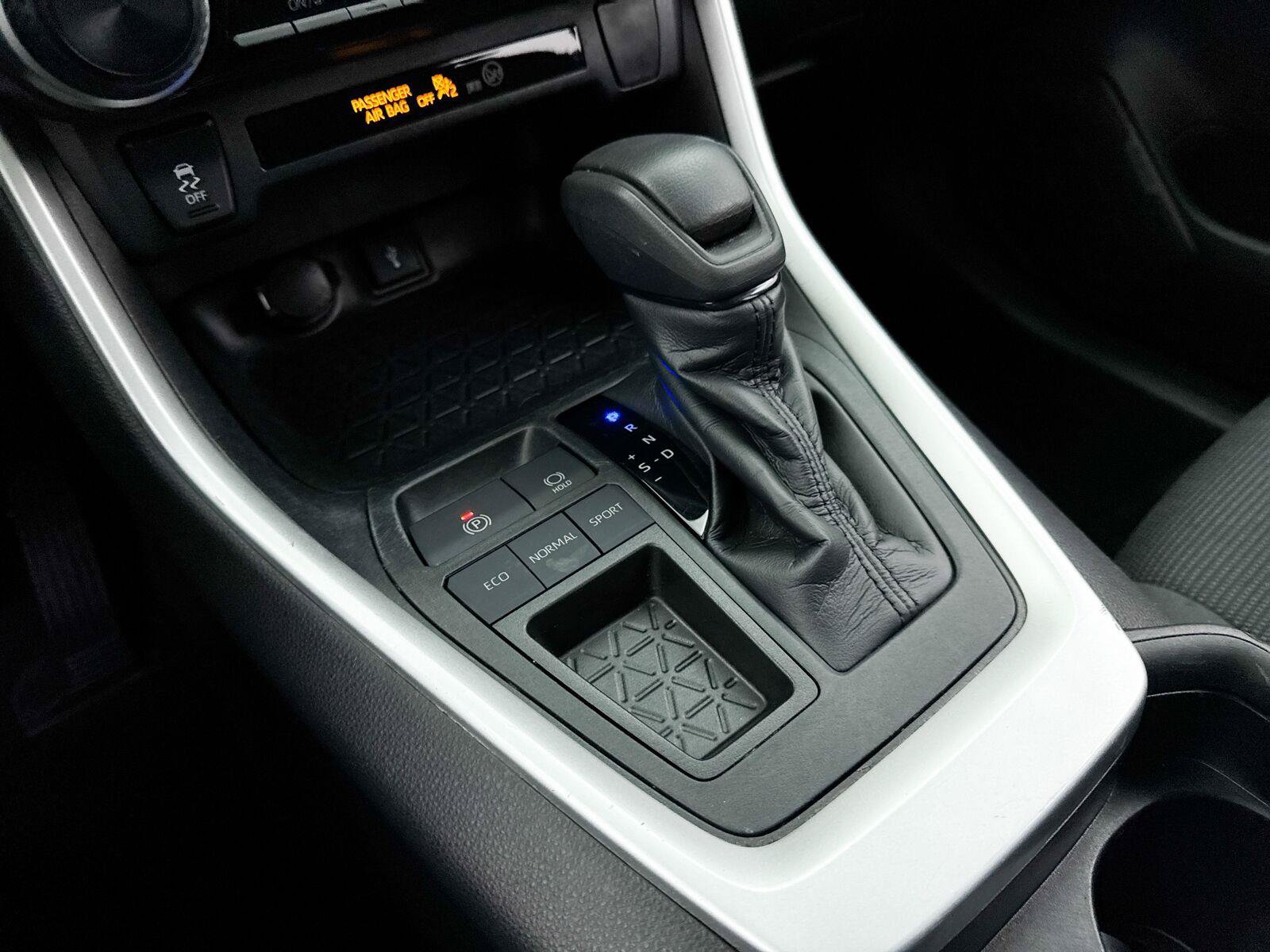 Used 2021 Toyota RAV4 LE w/ Carpet Mat Package (TMS) FWD image 25