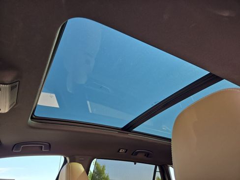 Used 2024 Volkswagen Atlas Cross Sport SE w/ Panoramic Sunroof Package FWD image 17