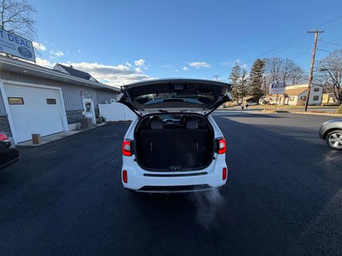 Used 2015 Kia Sorento SX image 16