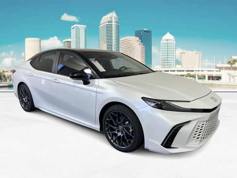 Used 2025 Toyota Camry XSE image 1