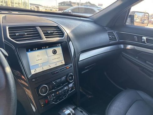Used 2018 Ford Explorer XLT w/ Equipment Group 202A AWD/4WD image 10