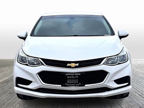 Used 2018 Chevrolet Cruze LS image 3