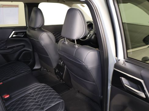 Used 2024 Mitsubishi Outlander SEL AWD/4WD image 45