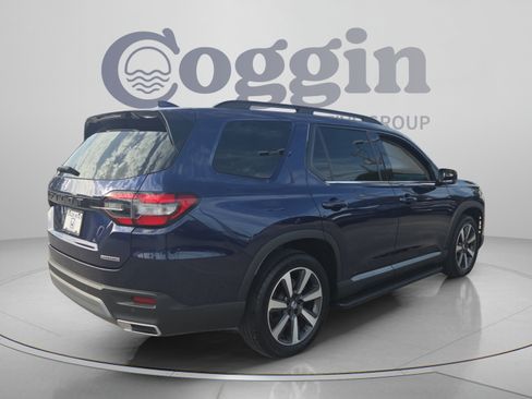 Used 2023 Honda Pilot Touring image 5