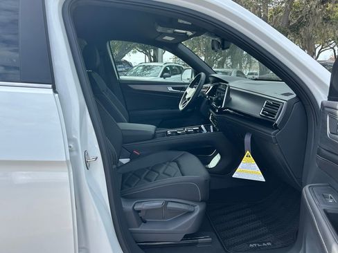 New 2026 Volkswagen Atlas Cross Sport SE FWD image 36