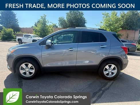 Used 2019 Chevrolet Trax LT w/ LT Convenience Package FWD image 5