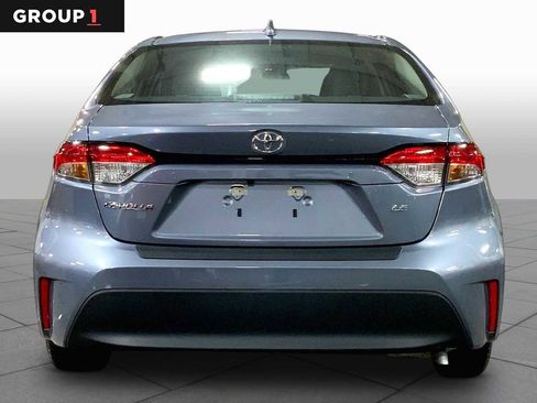 Used 2025 Toyota Corolla LE w/ LE Premium Package FWD image 5