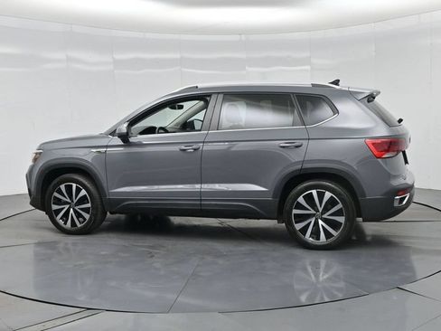 Used 2023 Volkswagen Taos SE w/ Panoramic Sunroof Package AWD/4WD image 5
