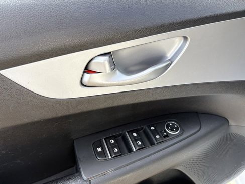 Used 2023 Kia Forte LXS image 29