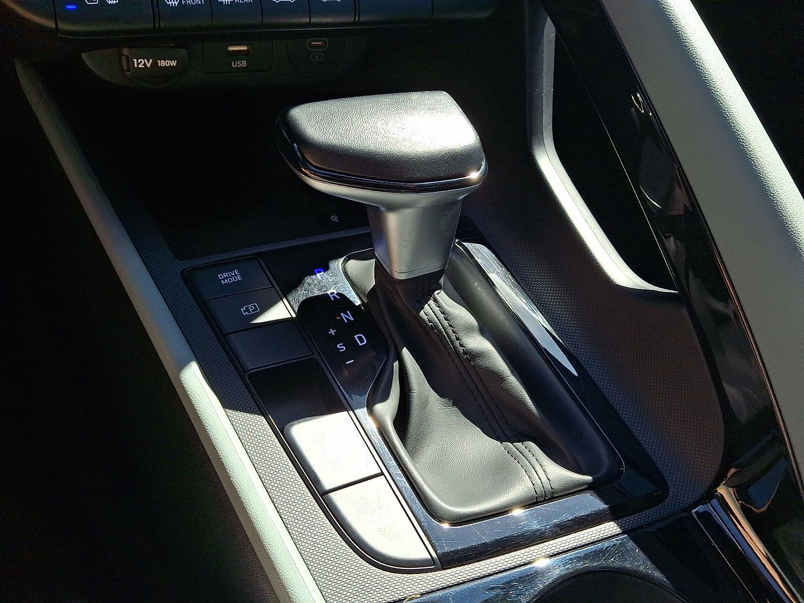 Certified 2025 Hyundai Elantra Limited FWD image 15