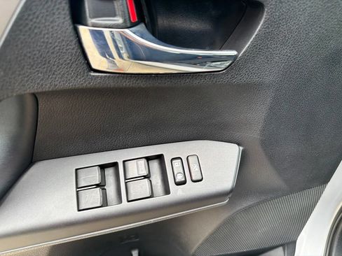 Used 2018 Toyota RAV4 XLE FWD image 16