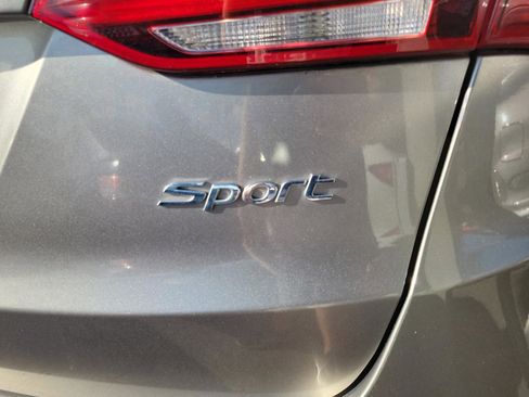 Used 2018 Hyundai Santa Fe Sport FWD image 19