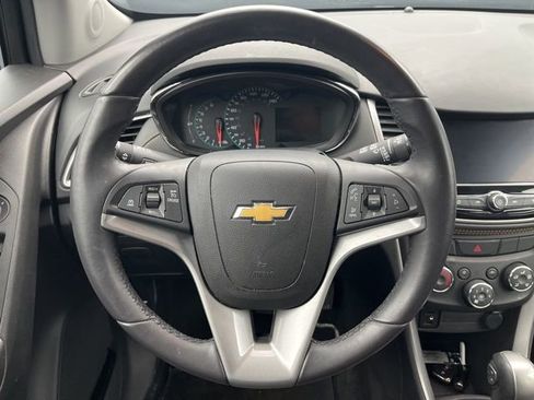 Used 2022 Chevrolet Trax LT w/ LT Convenience Package image 18