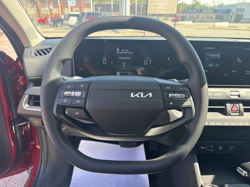 New 2025 Kia K4 LXS image 24