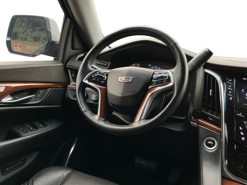 Used 2017 Cadillac Escalade Premium Luxury image 12