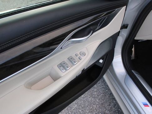 Used 2018 BMW 750i xDrive image 25