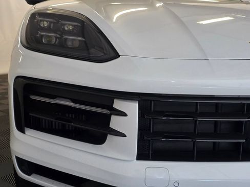 Certified 2025 Porsche Cayenne E-Hybrid Coupe AWD/4WD image 33
