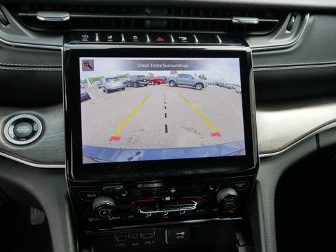 Used 2023 Jeep Grand Cherokee L Limited AWD/4WD image 30