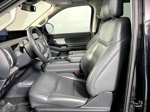 Used 2025 Ford Expedition Active RWD image 13