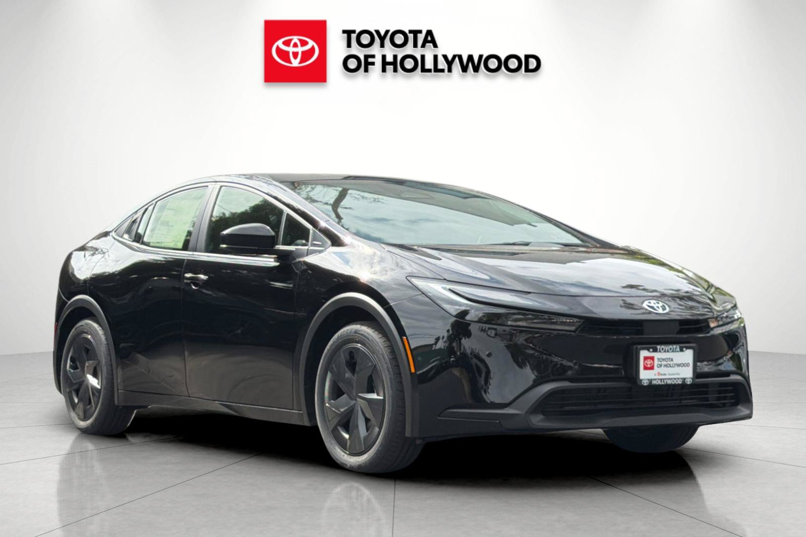 New 2027 Toyota Prius LE FWD image 2