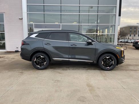 New 2026 Kia Sportage EX image 4