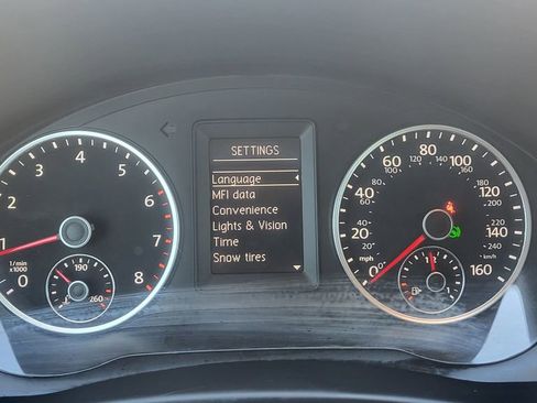 Used 2016 Volkswagen Tiguan S image 28