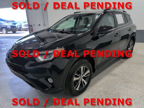 Used 2017 Toyota RAV4 XLE AWD/4WD image 6