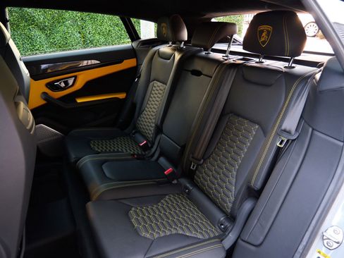 Used 2022 Lamborghini Urus AWD/4WD image 6