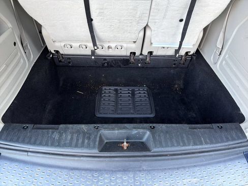 Used 2016 Chrysler Town & Country Touring FWD image 32