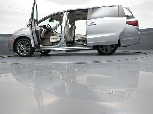 Certified 2025 Honda Odyssey Touring image 52
