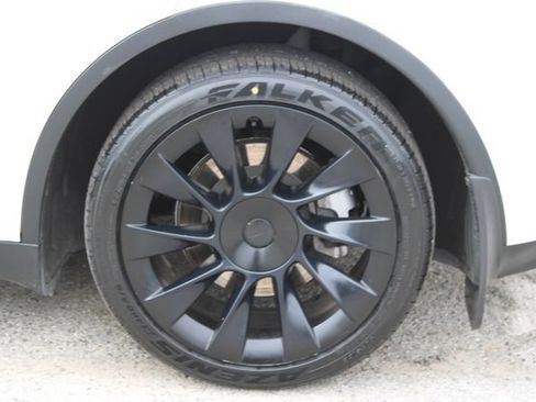 Used 2022 Tesla Model Y Long Range AWD/4WD image 8