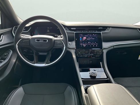 New 2025 Jeep Grand Cherokee Altitude image 22