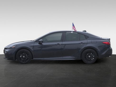 Used 2025 Toyota Camry SE image 7