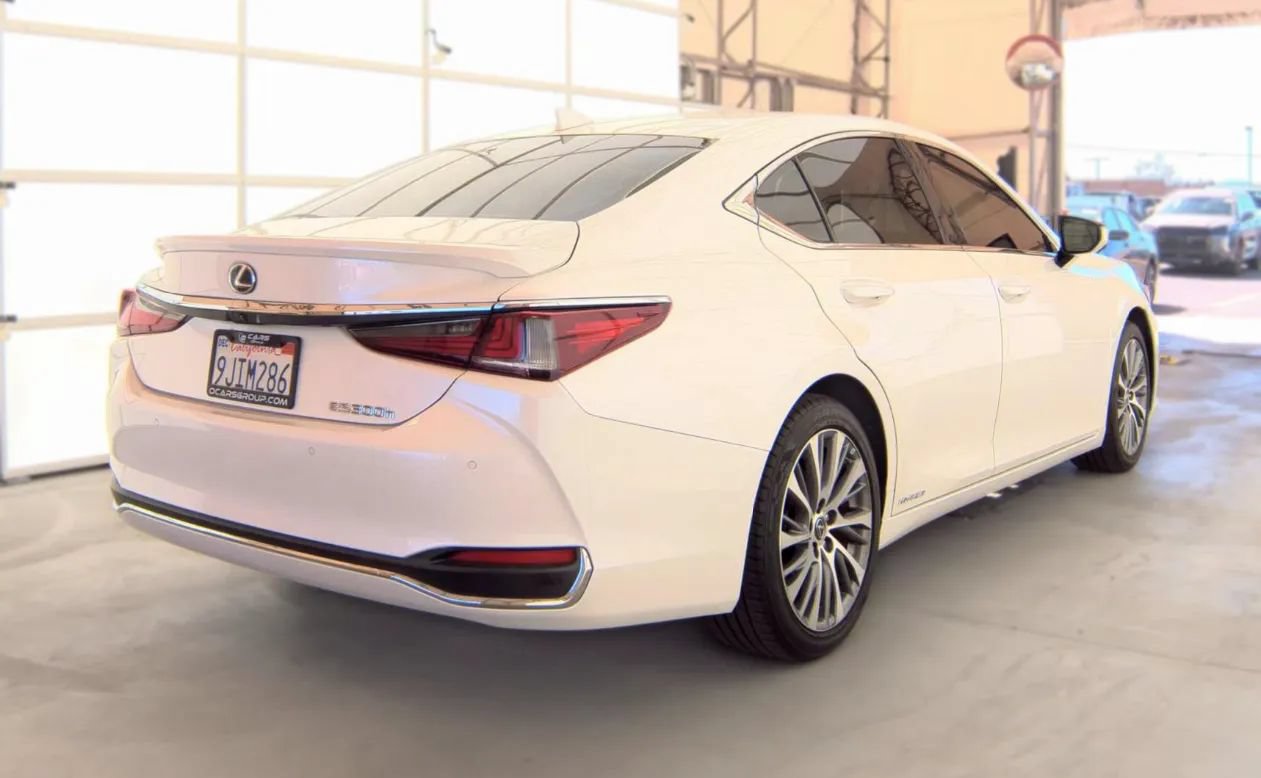 Used 2021 Lexus ES 300h w/ Premium Package FWD image 5