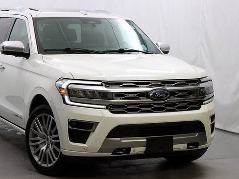 Used 2023 Ford Expedition Platinum image 2