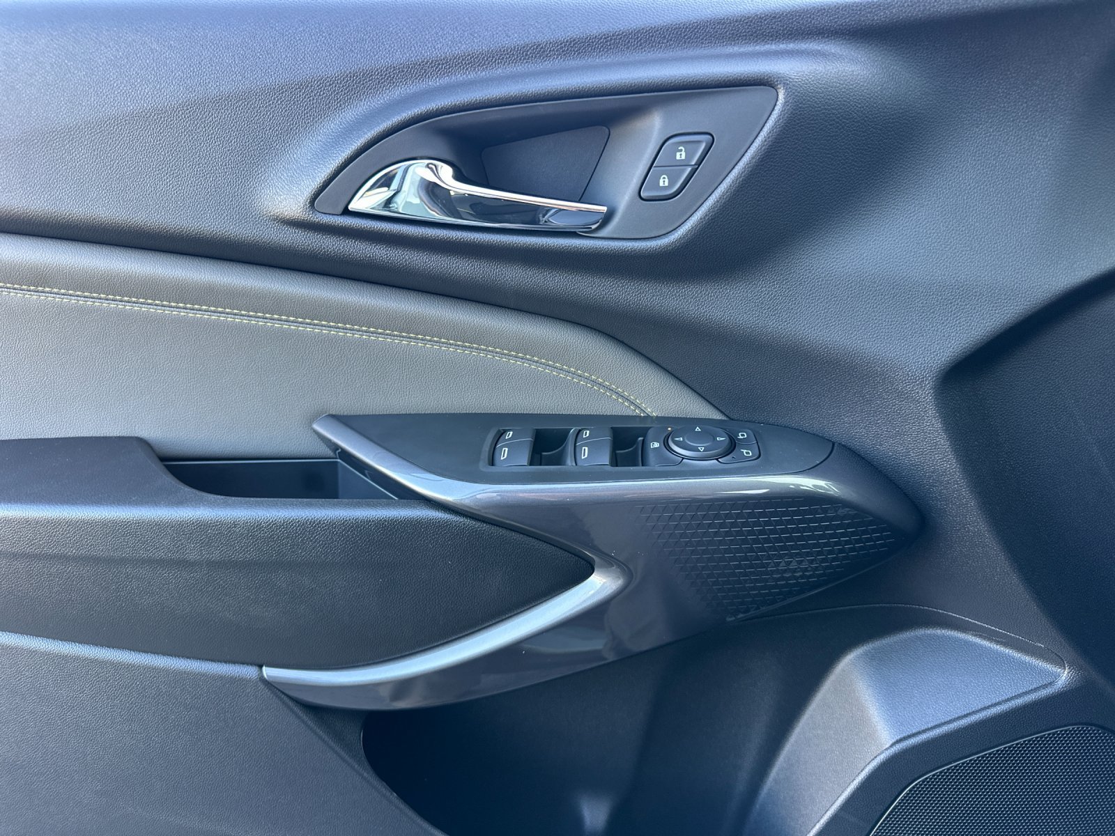 New 2026 Chevrolet Trax ACTIV w/ Driver Confidence Package FWD image 11