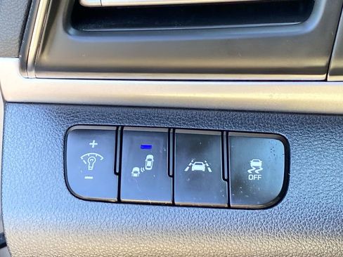 Used 2020 Hyundai Elantra Limited w/ Ultimate Package 03 FWD image 20