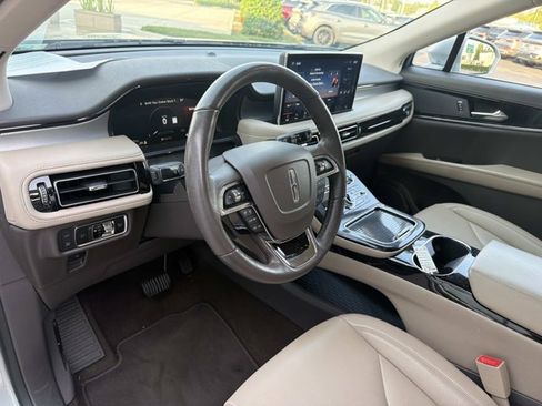 Certified 2022 Lincoln Nautilus FWD w/ Premium Package image 17