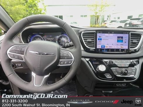 New 2025 Chrysler Voyager LX FWD image 11