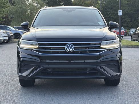 Used 2023 Volkswagen Tiguan SE w/ Panoramic Sunroof Package FWD image 8