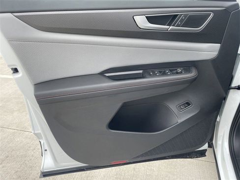 New 2025 Volkswagen Atlas Peak Edition SE image 11